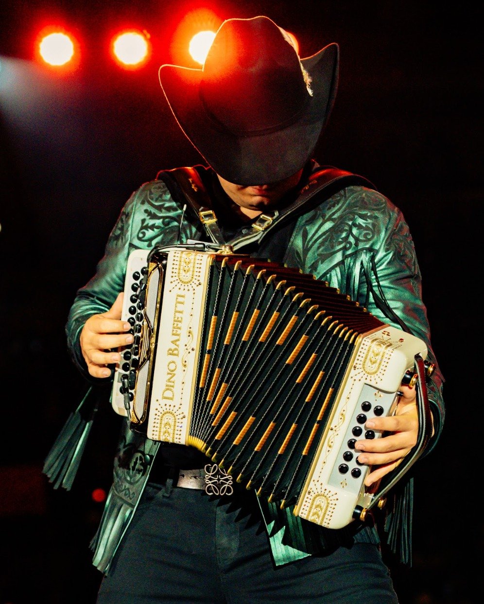 Alfredo Olivas en vivo